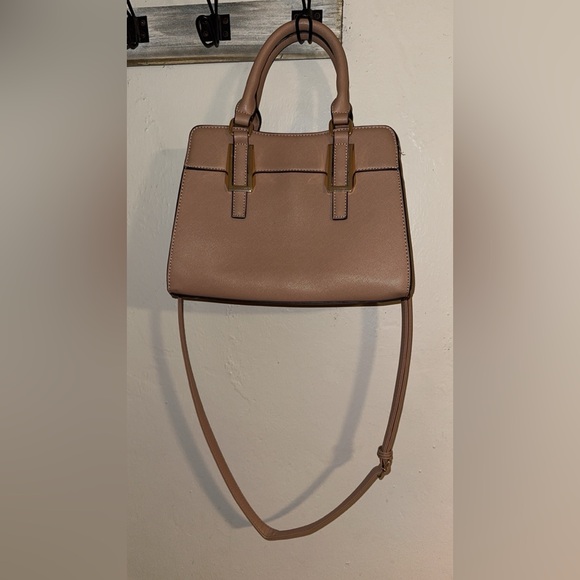 Elegant Tan Handbag - Picture 1 of 2